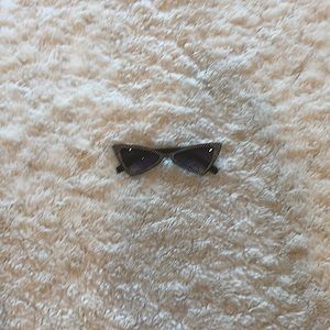 Retro sun glasses black with diamond finish in ends🌟